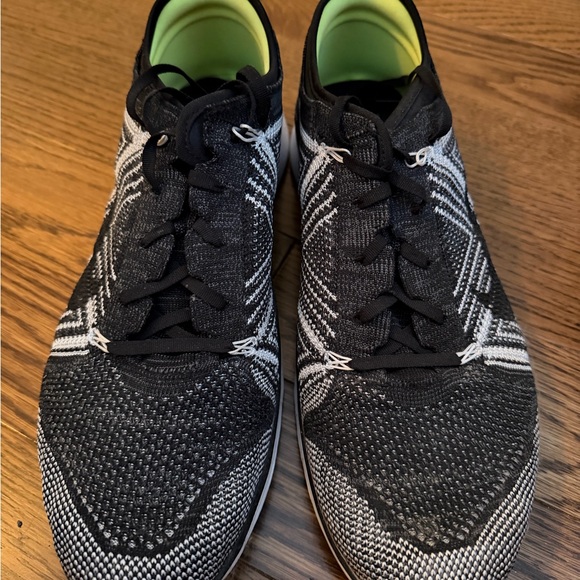 Nike Women’s Black and White Running Shoes - Picture 5 of 5